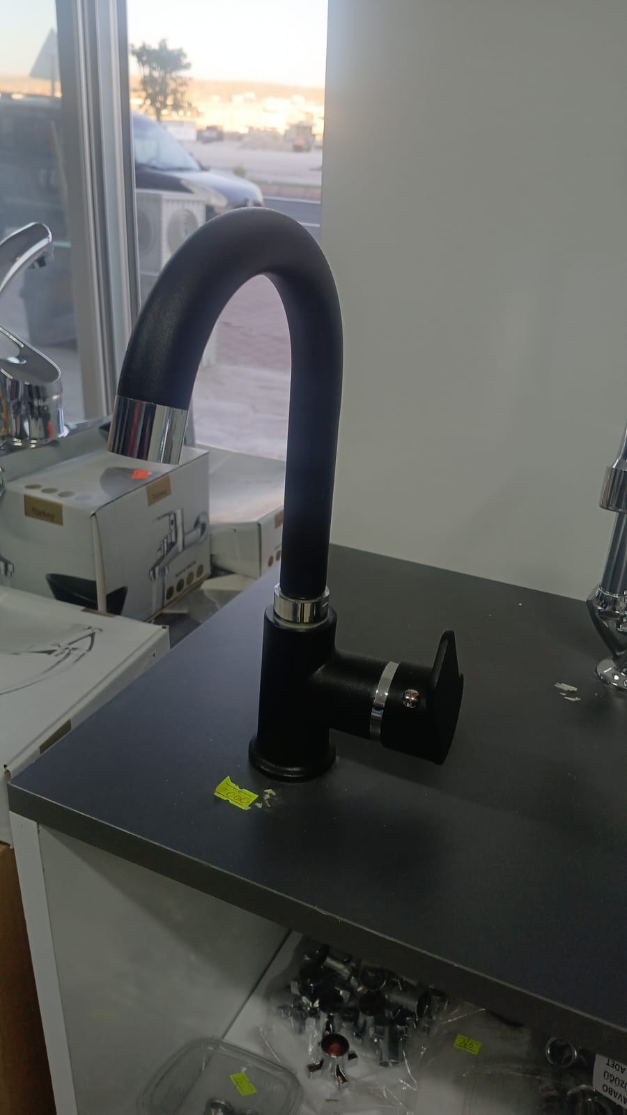 siyah lavabo bataryası